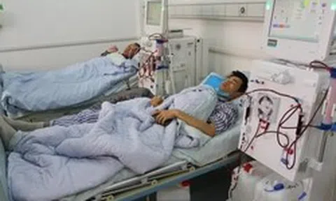 Người đàn ông 28 tuổi bị suy thận, bác sĩ nhắc: "5 việc âm thầm bào mòn thận, nhiều người chủ quan vẫn làm mỗi ngày"