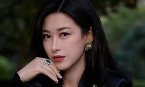 Mỹ nữ Chu Châu thời đi học "bất thường" như nào mà cô giáo phải thốt lên: Em rốt cuộc có bao nhiêu bố mẹ thế?