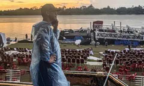 Giông lốc lớn cuốn bay sân khấu tại Huế, ca sĩ Nguyễn Đình Tuấn Dũng: "Tôi vẫn chưa hết bàng hoàng"