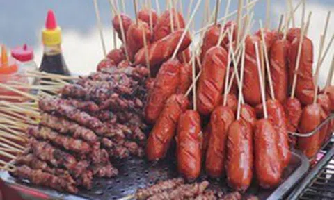 Lời khuyên dành cho những ai đang ăn xúc xích, thịt nguội mỗi sáng