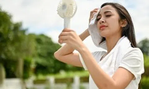 Lời khuyên cho những người hay sử dụng quạt cầm tay vào mùa hè