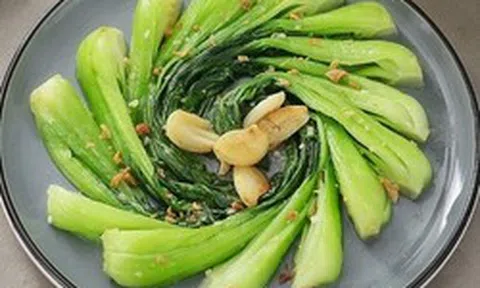 Cải thìa chứa nitrat gây ung thư, phải chần nước sôi trước khi nấu? Chuyên gia dinh dưỡng tiết lộ cách ăn đúng phòng ngừa bệnh