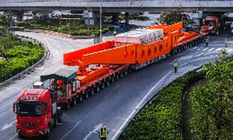 Phát hiện đoàn xe tải Trung Quốc ‘dính liền nhau’ dài gần 100 mét, liên tục di chuyển với tốc độ 5km/h, đang thực hiện nhiệm vụ đặc biệt
