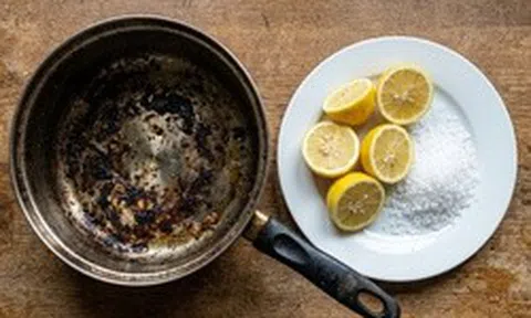 Mẹo cọ xoong nồi bị cháy đen