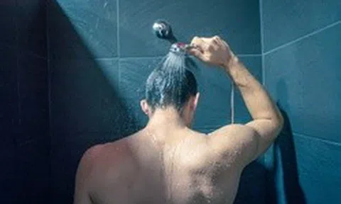 Lời khuyên cho những người có thói quen tắm lâu