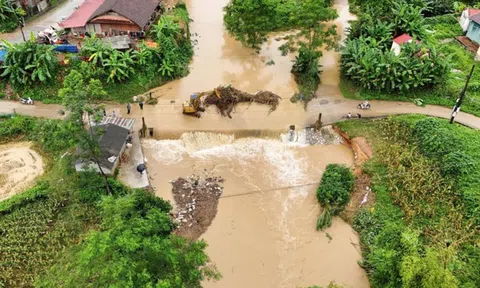 Mưa lớn gây sạt lở, chia cắt giao thông ở Thái Nguyên, nguy cơ lũ lên báo động 2