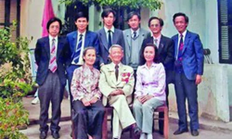 Gia đình Việt có 8 người con đều là Giáo sư, PGS, Tiến sĩ, Giảng viên: Cha mẹ hiếm khi nặng lời với con, ai cũng tự giác kỷ luật