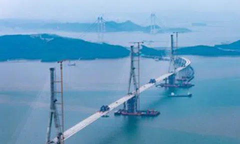 Phát hiện Trung Quốc cắm 3 khối trụ bê tông cốt thép cực khủng, cao bằng tòa nhà 80 tầng giữa biển, sắp hoàn thành siêu công trình xác lập kỷ lục thế giới