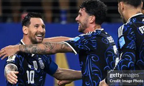 Messi quá chói sáng trên sân cỏ nhưng sự tử tế mới là điều khiến anh được yêu mến vô vàn ở phòng thay đồ Argentina