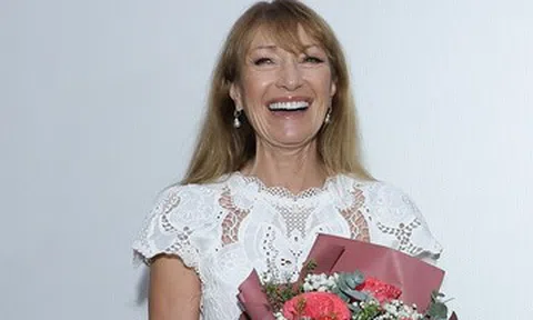 Minh tinh Jane Seymour tuổi 75 trẻ đẹp, xúc động giao lưu với khán giả Việt