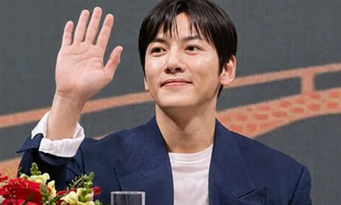 Tài tử Ji Chang Wook điển trai gây sốt, tiết lộ điều quan trọng nhất ở tuổi 39