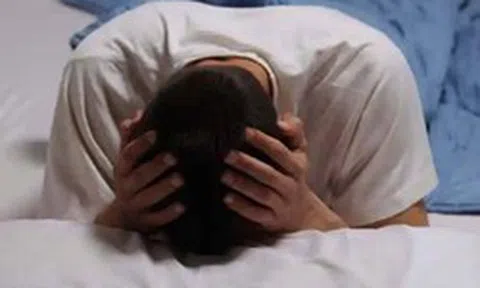 Số ca tử vong liên quan chứng mất ngủ tăng cao! Bác sĩ cảnh báo gay gắt: Bất kể tuổi tác, hãy nhớ tránh ngay 4 điều sau khi bị mất ngủ