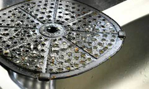Không cần chà xát, chỉ cần dùng đúng 2 nguyên liệu này là nồi chiên không dầu sạch như mới