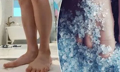 Rộ trào lưu đứng trên muối epsom để ngủ ngon và đẹp da, chuyên gia nói gì?