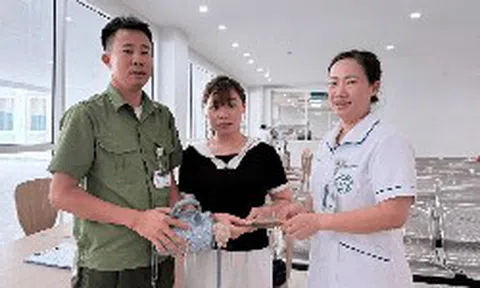Phát hiện cọc tiền 16.00.000 đồng nằm chơ vơ tại Bệnh viện Bạch Mai cơ sở 2, đội ngũ an ninh lập tức rà soát xác minh