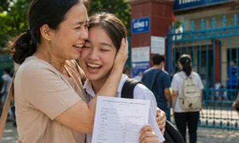 Hành động này của phụ huynh sau khi con thi tốt nghiệp có thể gây NGUY HIỂM: Chuyên gia Việt lên tiếng cảnh báo!