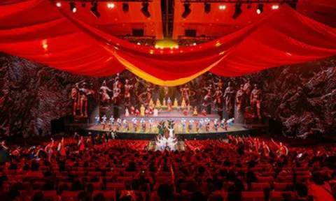 ‘Đất nước thiên hùng ca’ nhận ‘mưa lời khen’ từ giới chuyên môn