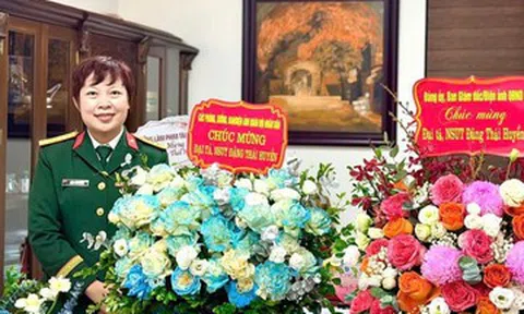 Đạo diễn 'Mưa đỏ' Đặng Thái Huyền được thăng hàm Đại tá