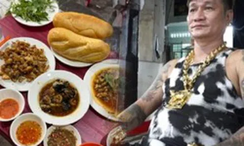 Ông chủ đeo 116 lượng vàng bán ốc mỗi tối: Nhân viên bưng bê cũng đeo vàng đầy tay, nhiệt tình miễn phí trà đá và giữ xe cho khách