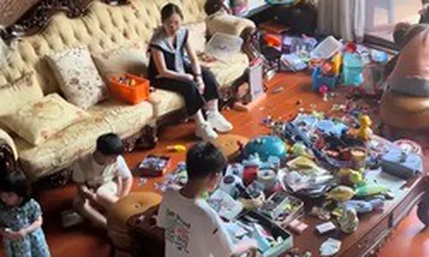 Bức ảnh sum vầy của gia đình "lộ" một chi tiết gây tranh cãi, nhiều người nói: Đổi lại là tôi cũng chẳng vui nổi!