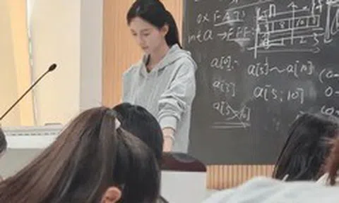 Chuyện lạ: Cô giáo bị phụ huynh kiện vì... quá đẹp, rốt cuộc ngoại hình nổi trội đến mức nào?