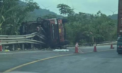 Vụ xe tải tông vào hộ lan khiến 3 người tử vong: Hé lộ nguyên nhân ban đầu