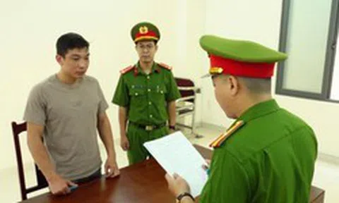 Ra quyết định khởi tố chủ kho giày dép Nguyễn Thành Hưng SN 1994