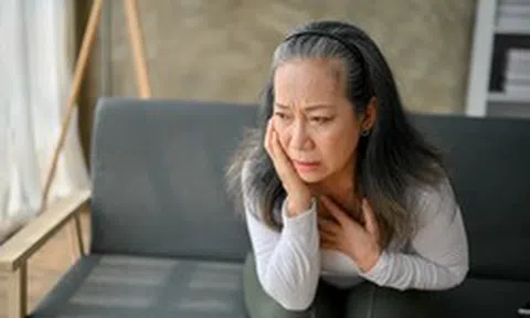 65 tuổi có mẹ già phải chăm, có cháu phải trông, tôi chỉ có thể chọn một