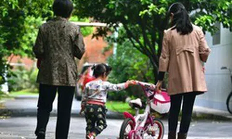 Nhiều bố mẹ đang nuôi con kiểu "nửa vời": Người lớn vô tâm nhưng chịu thiệt chính là những đứa trẻ