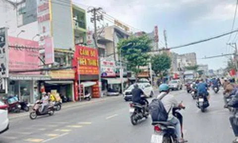 Công an xuất hiện tại nhà trọ ở ngõ 358 Bùi Xương Trạch, Trần Anh Ước bị đưa đi