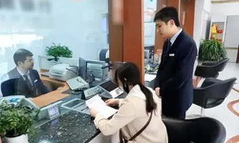 Phát hiện người phụ nữ đến ngân hàng rút 10 tỷ đồng tiền mặt trong 1 ngày, công an lập tức vào cuộc điều tra