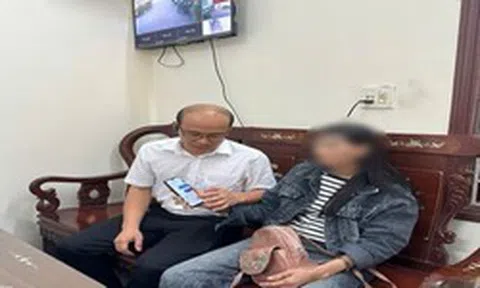 Công an điều tra giao dịch chuyển khoản với nội dung sau: Một người phụ nữ SN 1975 làm việc với lực lượng chức năng