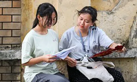 Đỗ lớp 10 chưa hết lo, phụ huynh đau đầu chọn tổ hợp môn học cho con