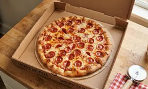 Vì sao bánh pizza tròn lại đựng trong hộp vuông?