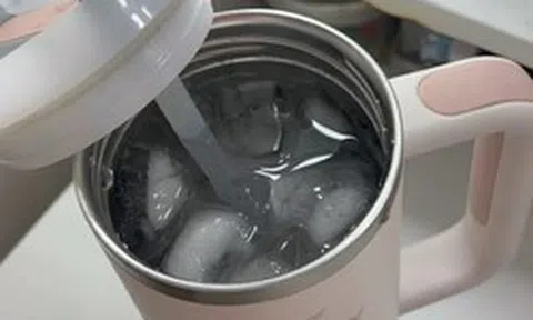 Lời khuyên cho những người hay uống nước trong bình giữ nhiệt