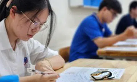 Chuyện hy hữu: Ghen tỵ bạn đạt điểm 10 môn Toán thi tốt nghiệp THPT 2026, nữ sinh lên mạng tố bạn gian lận
