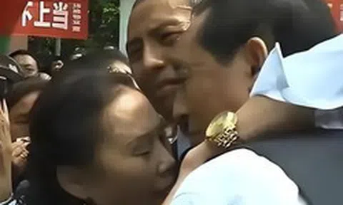 Con trai bị bắt cóc từ năm 2 tuổi, 32 năm sau mới tìm thấy, điều anh nói trong ngày đoàn tụ khiến nhiều người suy ngẫm