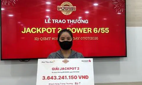 Người phụ nữ TP.HCM trúng Vietlott hơn 3,6 tỷ đồng, không đeo mặt nạ khi nhận giải