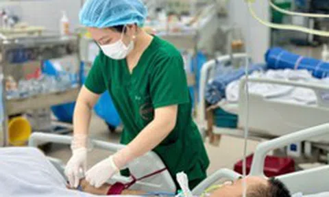 Tăng phụ cấp đặc thù cho nhân viên y tế