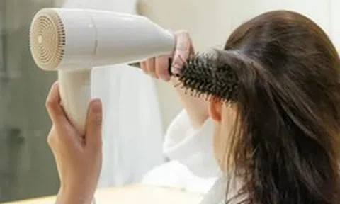 Lời khuyên đến tất cả những người hay dùng máy sấy tóc