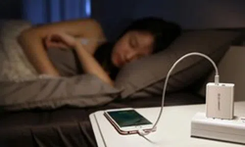 3 lời khuyên cho những người sạc điện thoại qua đêm