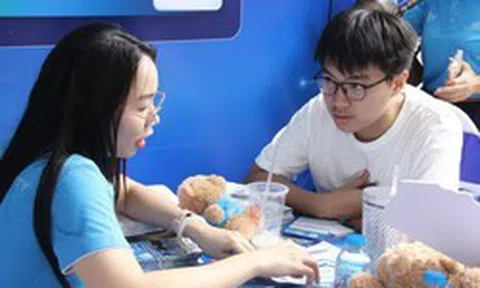 Nộp lệ phí xét tuyển đại học: Hệ thống vận hành thông suốt trong ngày đầu