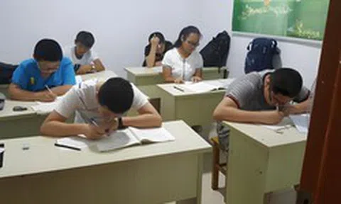 Con học thêm suốt 4 năm, gia đình chi hơn 2,2 tỷ đồng nhưng điểm số vẫn "giậm chân tại chỗ", người cha quyết kiện trung tâm