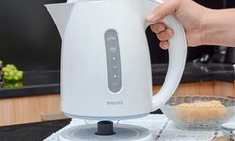 Có nên dùng ấm siêu tốc để luộc trứng?