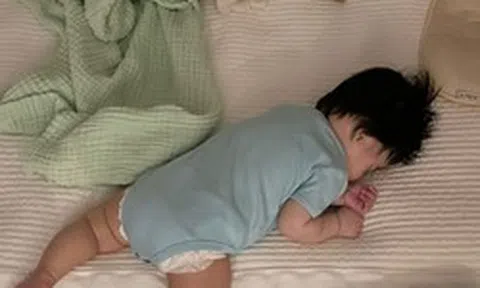 Trẻ nhỏ thích "nằm sấp" và "nằm ngửa", khi lớn lên sẽ có 3 sự khác biệt rõ rệt