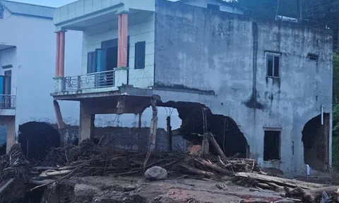 Mưa lớn dồn dập kéo dài, Bắc Bộ đối mặt nguy cơ lũ quét, sạt lở đất đến khi nào?