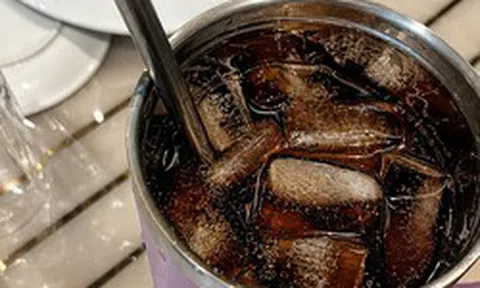 Vì sao KHÔNG NÊN đựng nước ngọt có ga trong bình giữ nhiệt?