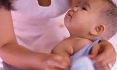 Đồ cũ có thể nhận nhưng 4 món này tuyệt đối đừng bao giờ dùng lại cho con mình