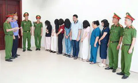 Một phòng khám đa khoa bị khám xét: Khởi tố 10 đối tượng do Tạ Thị Cẩm Vân (SN 1987) cầm đầu