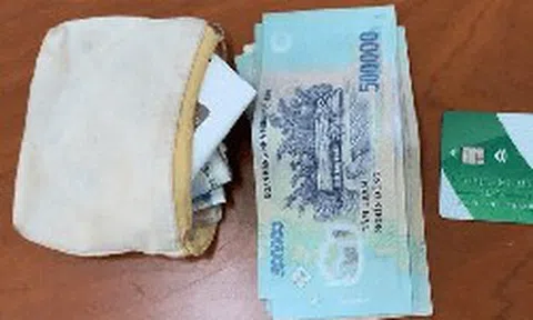 Phát hiện chiếc ví chứa xấp tiền mệnh giá 500.000 đồng và 1 thẻ ngân hàng tại 1 quán cà phê: Công an lập tức vào cuộc xác minh